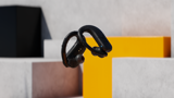 Close-up van JBL Endurance Peak 3 oortjes water